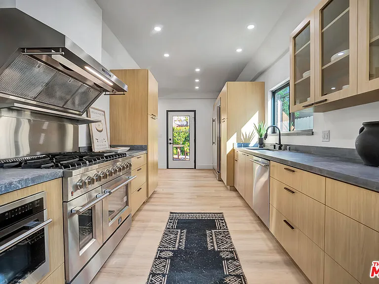 1145 S Longwood Ave — Photo 12