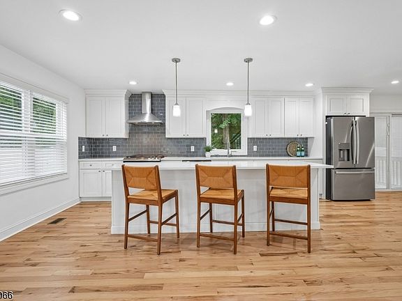 3rd image of 639 Myrtle Ave