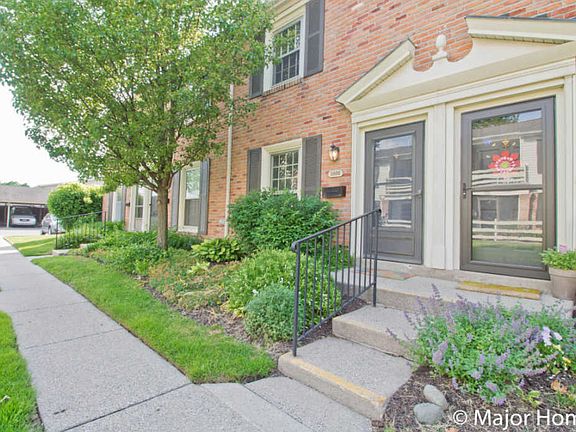 2nd image of 2504 Village Dr SE