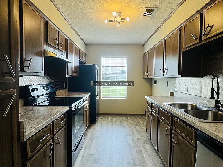 3527 Helena Ave #9 — Photo 7