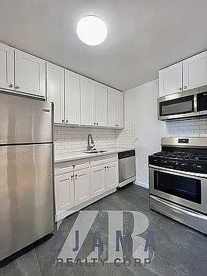 4th image of 200 E 17th St APT 3B