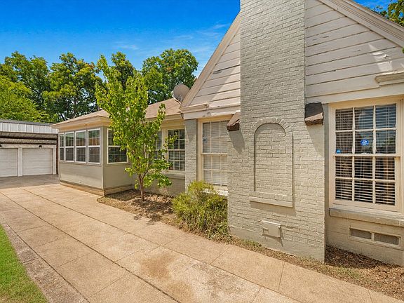 3rd image of 2510 W Jefferson Blvd