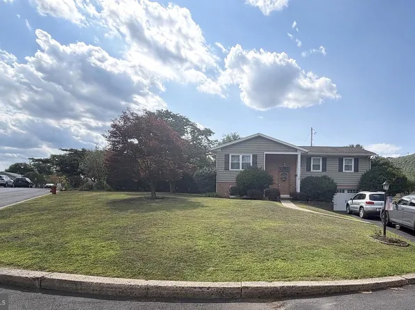 101 Timber Rd, Pottsville, PA 17901