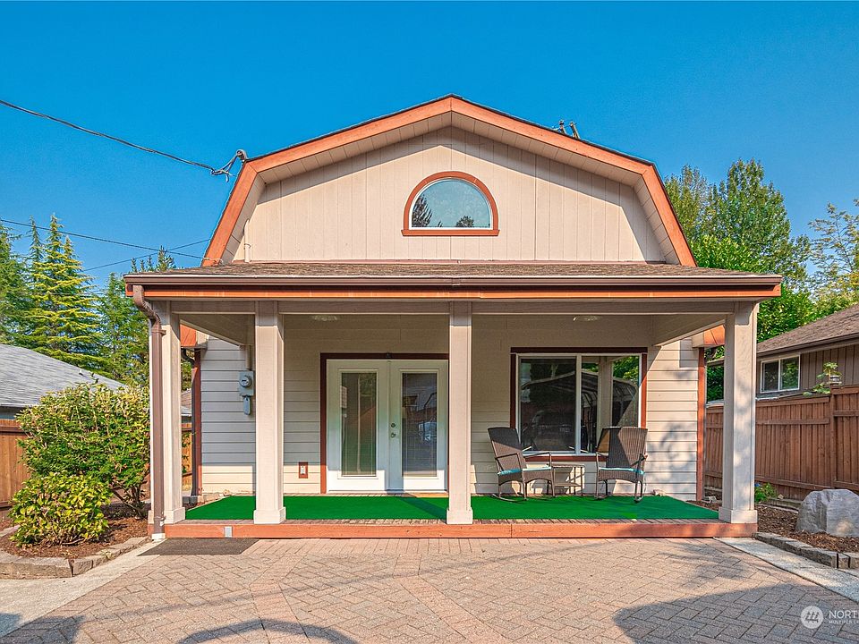 1st image of 2710 Pioneer Way E