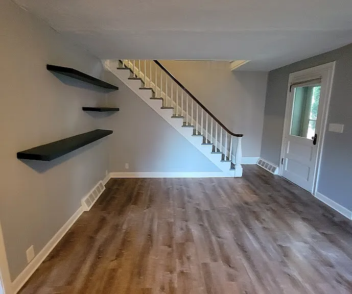 437 E Doty Ave — Photo 3