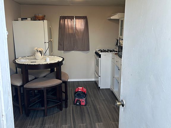 3rd image of 11218 W Mohave St