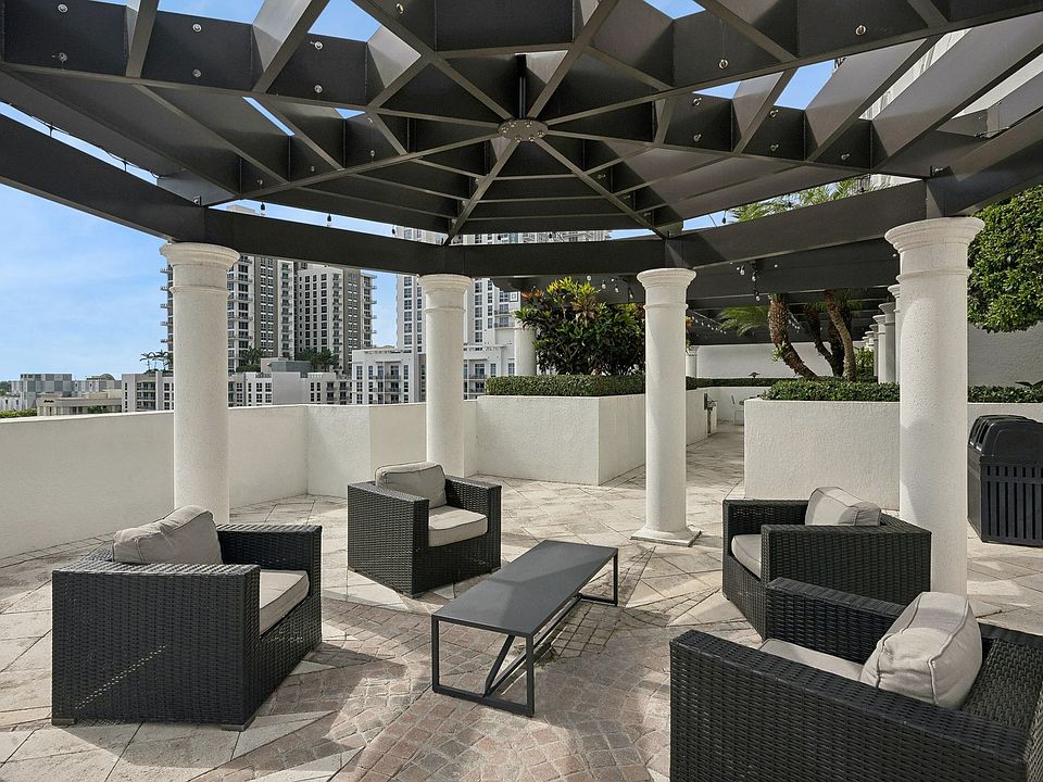 Joya_amenity_terrace_2001 edit