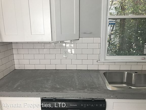 2nd image of 1667 Greenway Ave