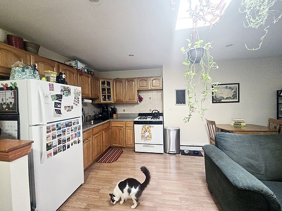 4th image of 32 Jackson Pl Floor 2