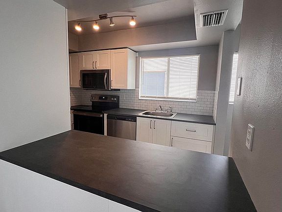 2nd image of 1111 Longfellow Rd