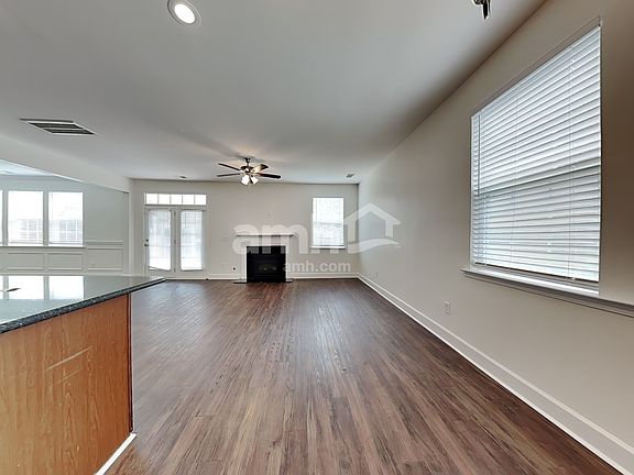 4th image of 312 Nuttall Dr