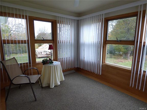 4th image of 223 Southwoods Dr
