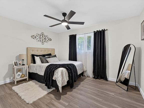 2nd image of 940 Lees Ln