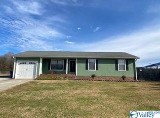 135 Red Barn Rd, Guntersville, AL 35976