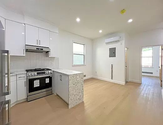 1st image of 2556 37th St #2R
