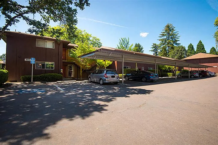 Royal Oaks Apartments — Photo 7