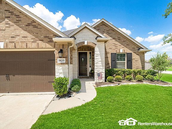3rd image of 18219 Hayden Lakes Dr