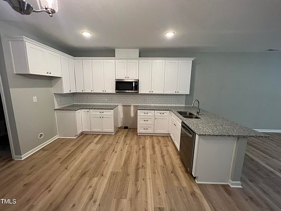 3rd image of 205 Creekside Dr
