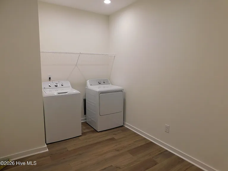 100 Palm Cir — Photo 13
