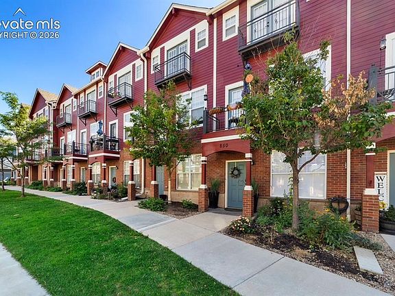3rd image of 846 Victoria Ridge Point