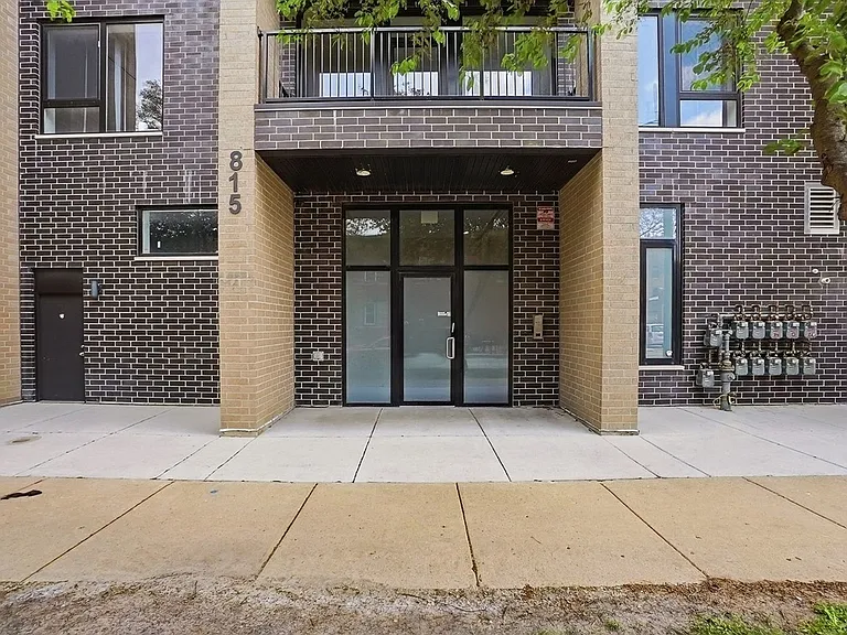 815 N Richmond St #301 — Photo 29