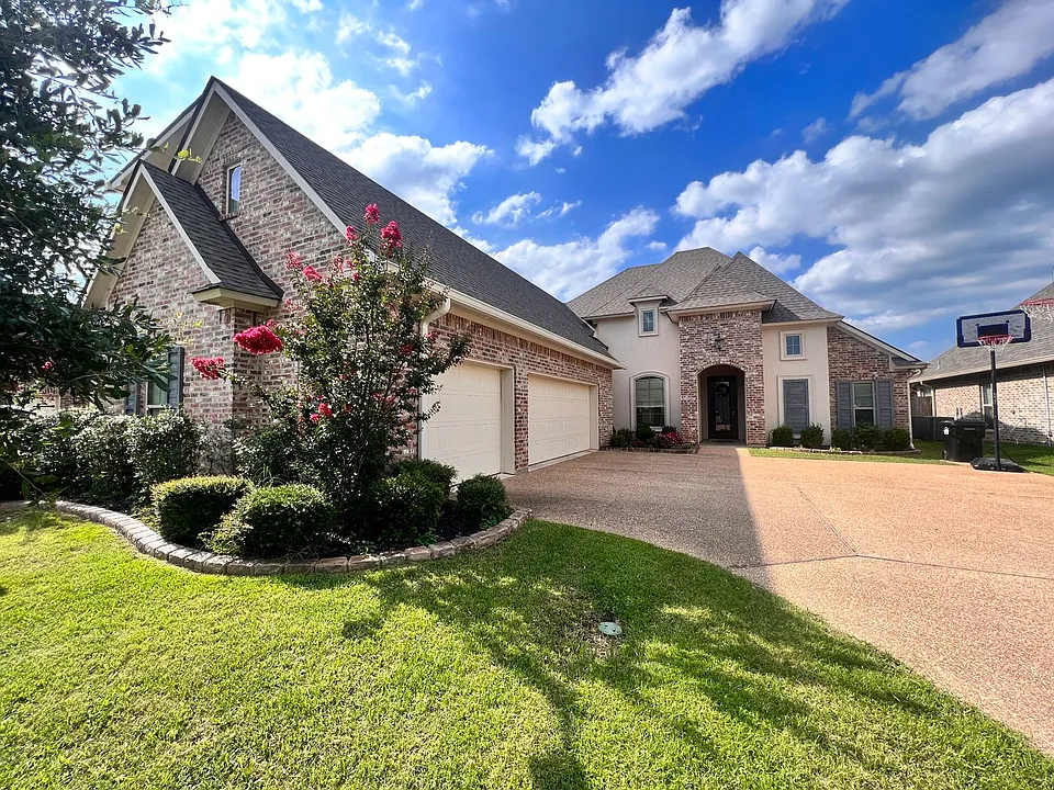 725 Dumaine Dr