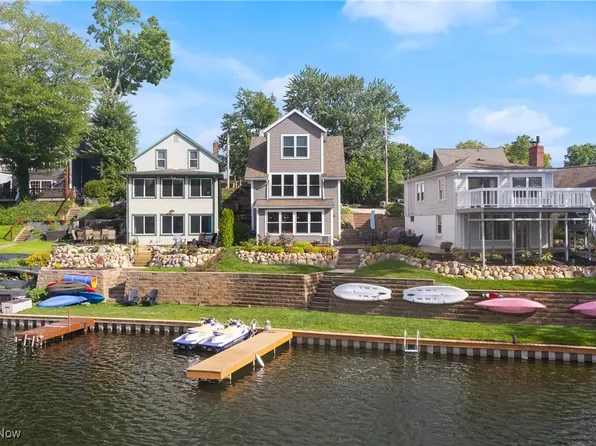 451 Fan Dr, Akron, OH 44319