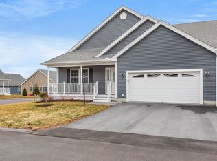 2 Strawberry Ln, Hooksett, NH 03106