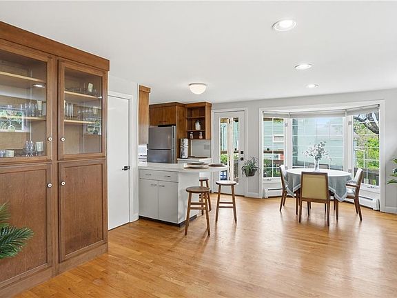 3rd image of 407 Smithfield Ave