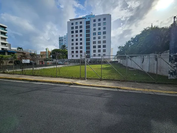 28 Calle Gardenia, Carolina, PR 00979
