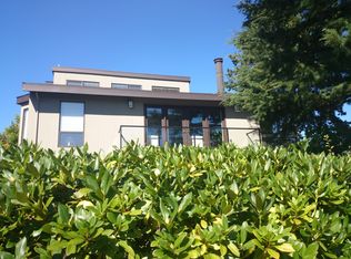 3950 NE Surber Dr, Seattle, WA 98105