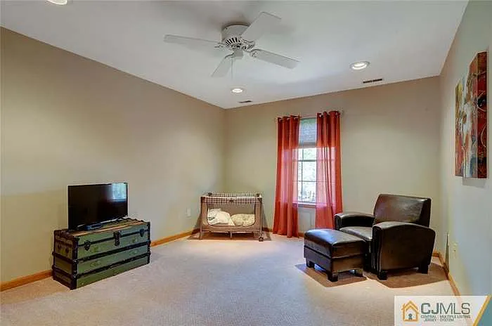 34 Margaret Dr — Photo 26