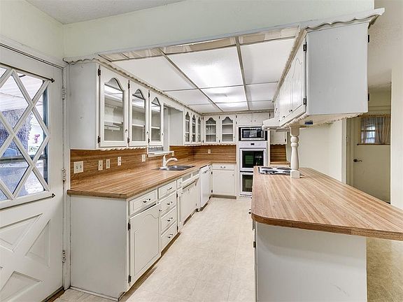 3rd image of 721 Manchester Ln