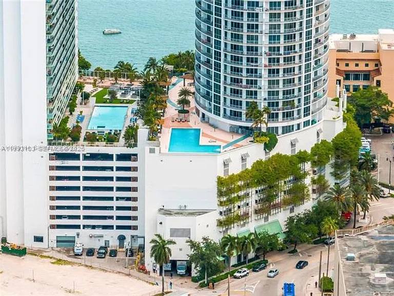 1750 N Bayshore Dr #2401 — Photo 31