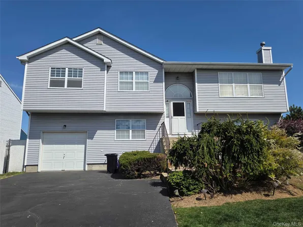 103 Clifton Court, Farmingdale, NY 11735