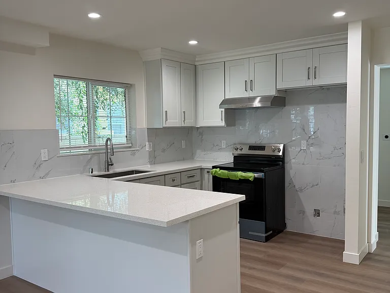 132 W Center St — Photo 7