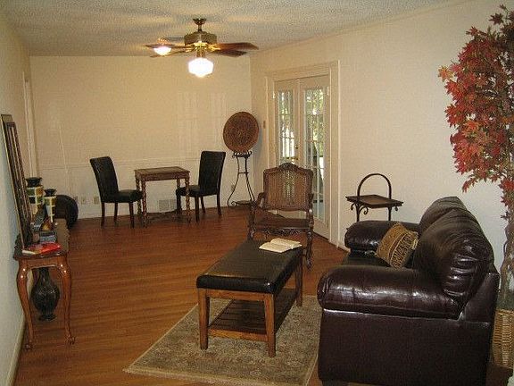 3rd image of 1515 Larkspur Dr