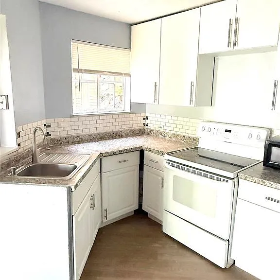 1964 Lake Atriums Cir #166 — Photo 2