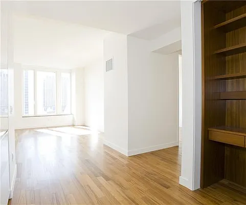 Sold by Platinum Properties | media 19