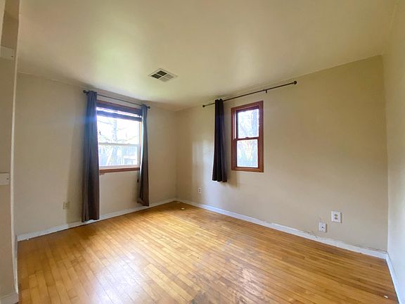 5th image of 233 Upper Applegate Rd