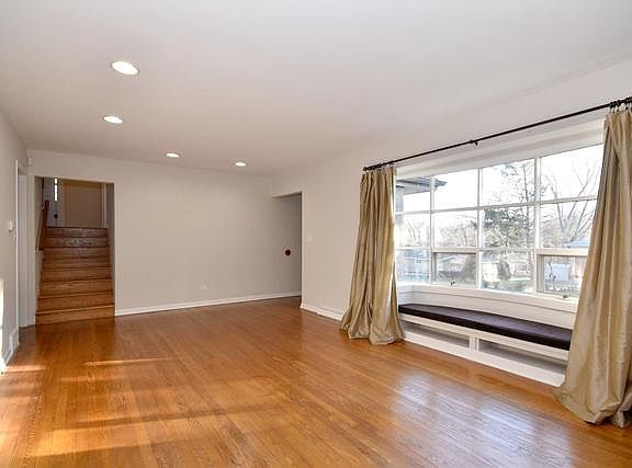 5th image of 22W784 Tamarack Dr