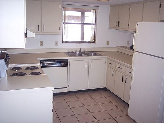 5th image of 128 Sherwood Cir APT 13C
