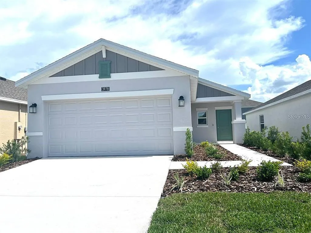 3 bed, 2.0 bath, 1267 sqft, $2,225 — Photo 1