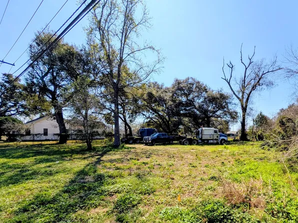 806 N Cleveland St, Dayton, TX 77535