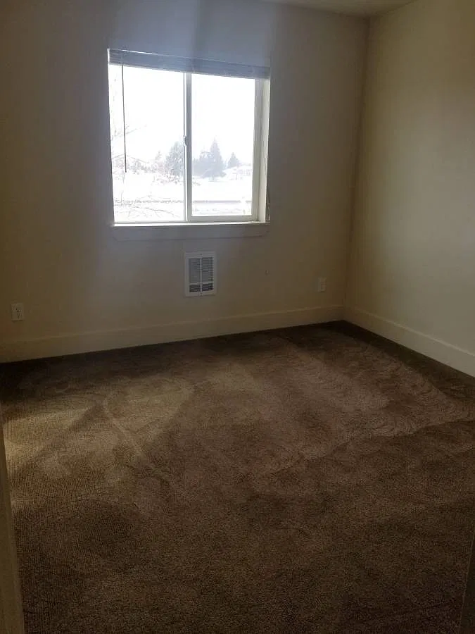 3 bed, 1000 sqft, $895 — Photo 4
