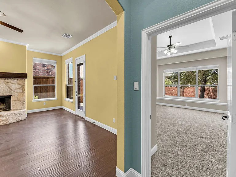 1721 Medina Ln — Photo 20
