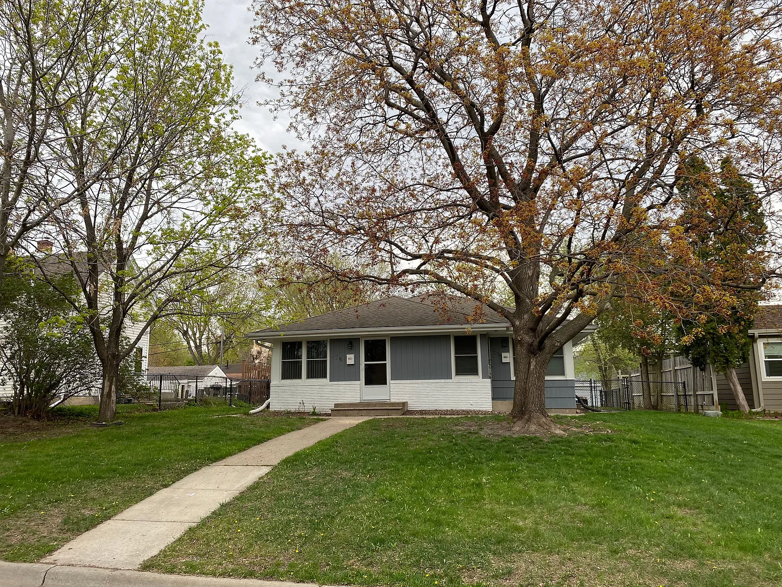 3 bed, 1.0 bath, 1200 sqft, $1,950 — Photo 1