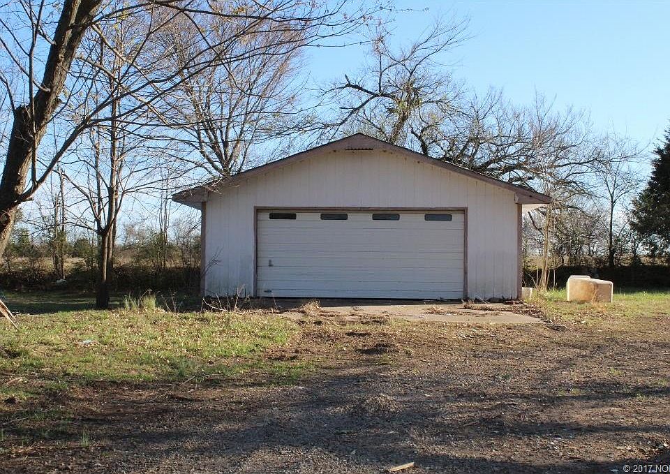 2nd image of 1109 E Gentry Ave