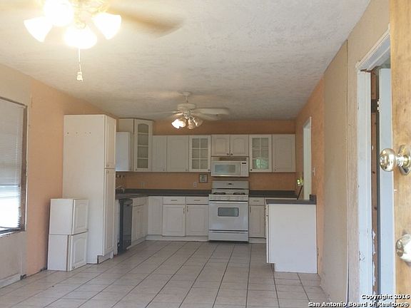 4th image of 323 Stutts Dr