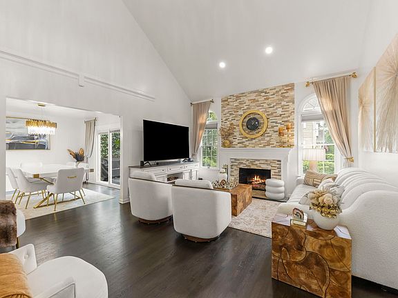 4th image of 11124 Indian Woods Dr